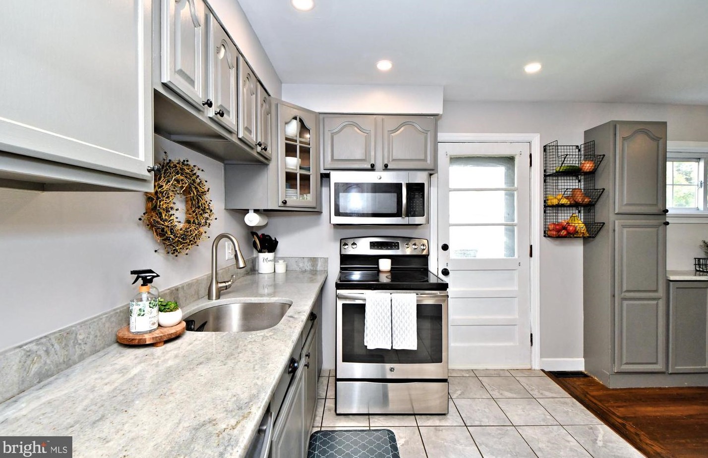 234 10 St, North Wales PA 19454-3019 exterior