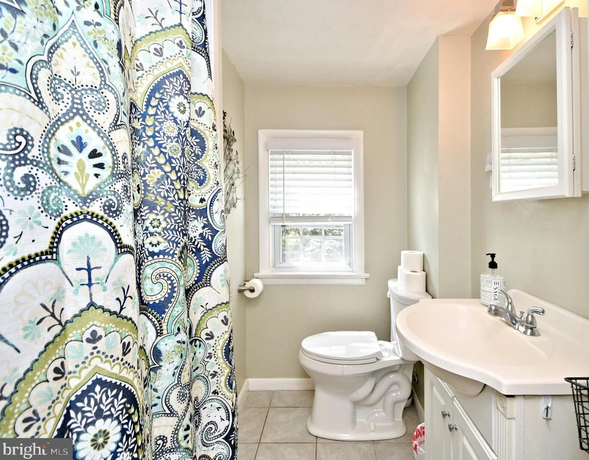 234 10 St, North Wales PA 19454-3019 exterior