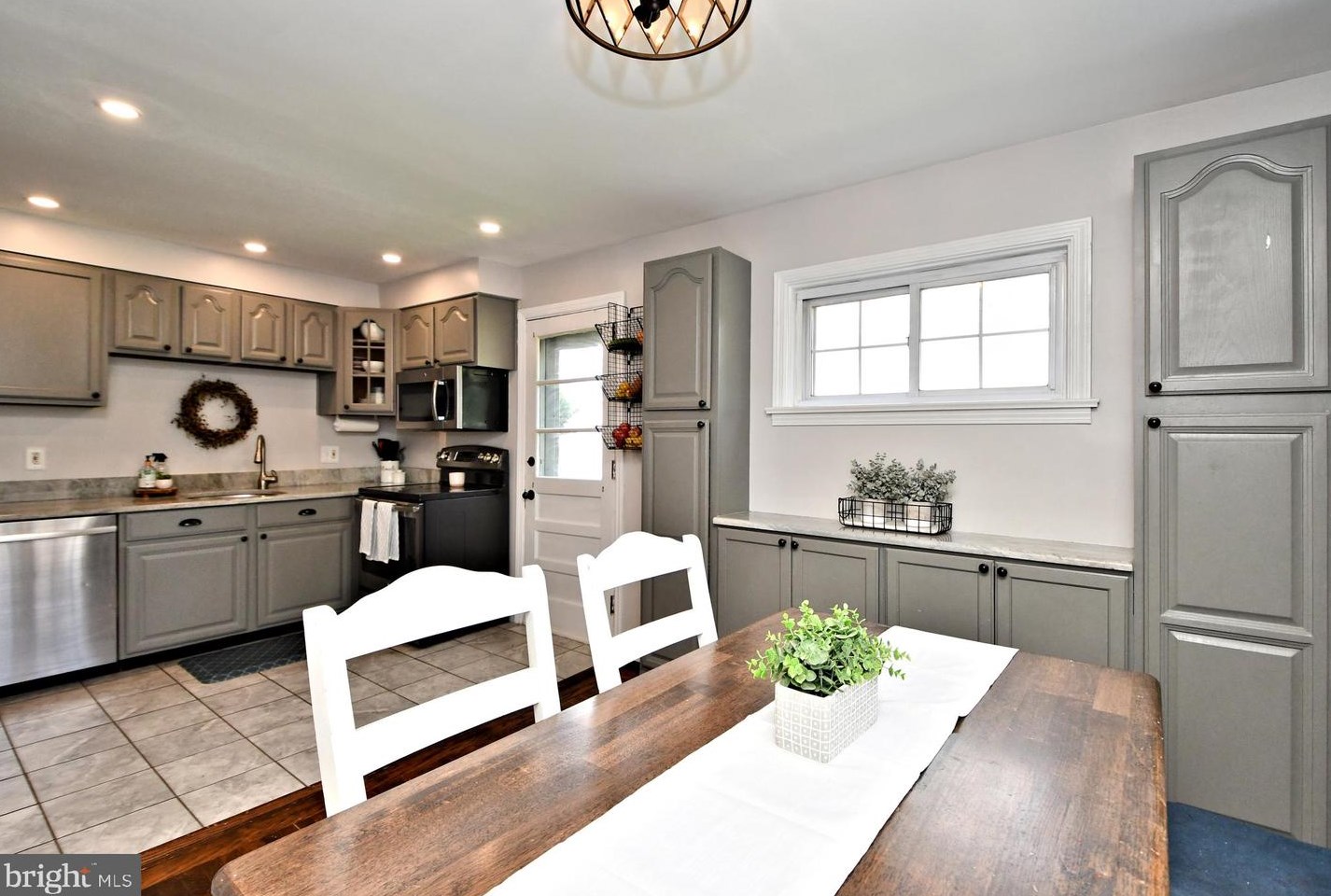 234 10 St, North Wales PA 19454-3019 exterior