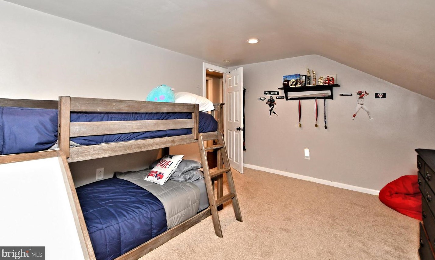 234 10 St, North Wales PA 19454-3019 exterior