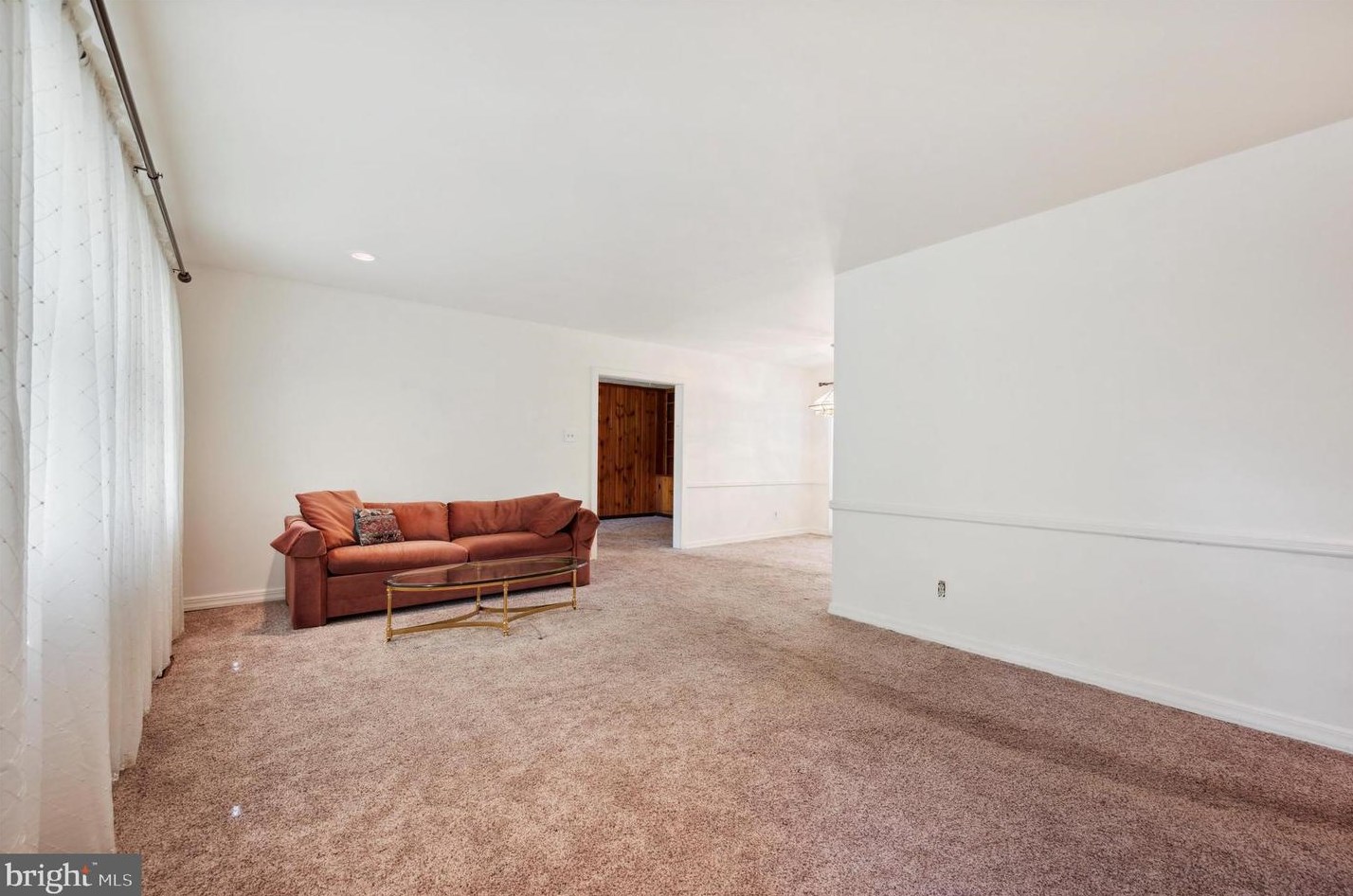 835 Llanfair Rd, Meadowbrook, PA 19046-3412