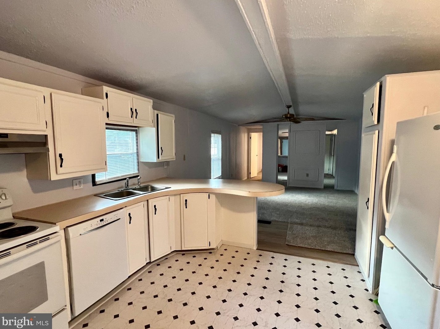 609 Willow Dr, Green Lane, PA 18054-2040