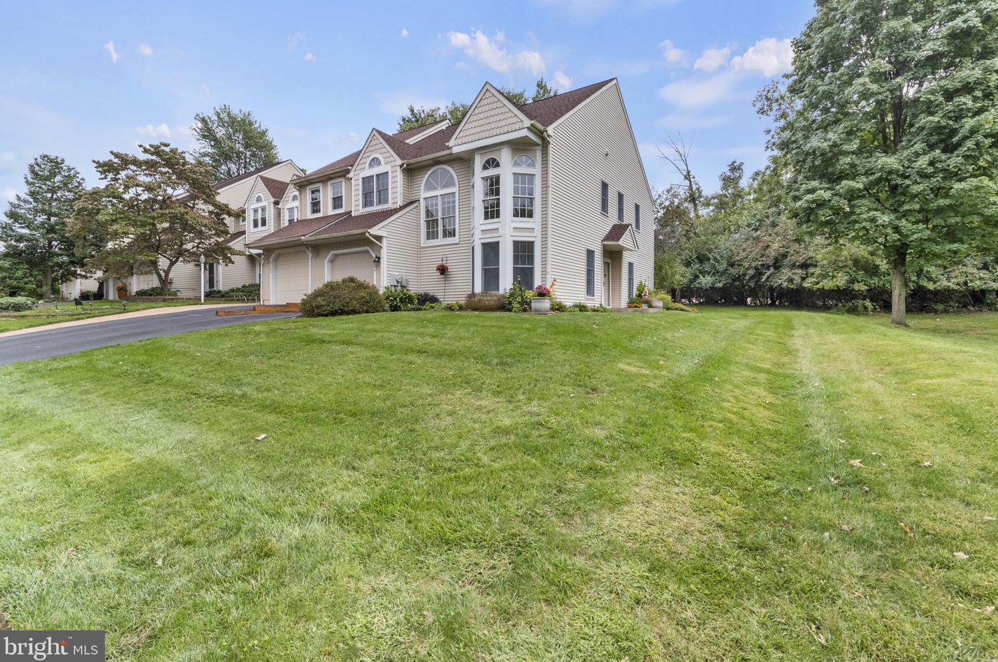 8784 Duveen Dr, Ardsley, PA 19038-7462