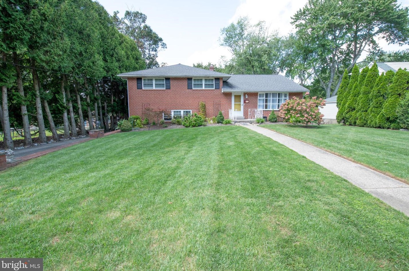 109 Twining Rd, Oreland, PA 19075-1241