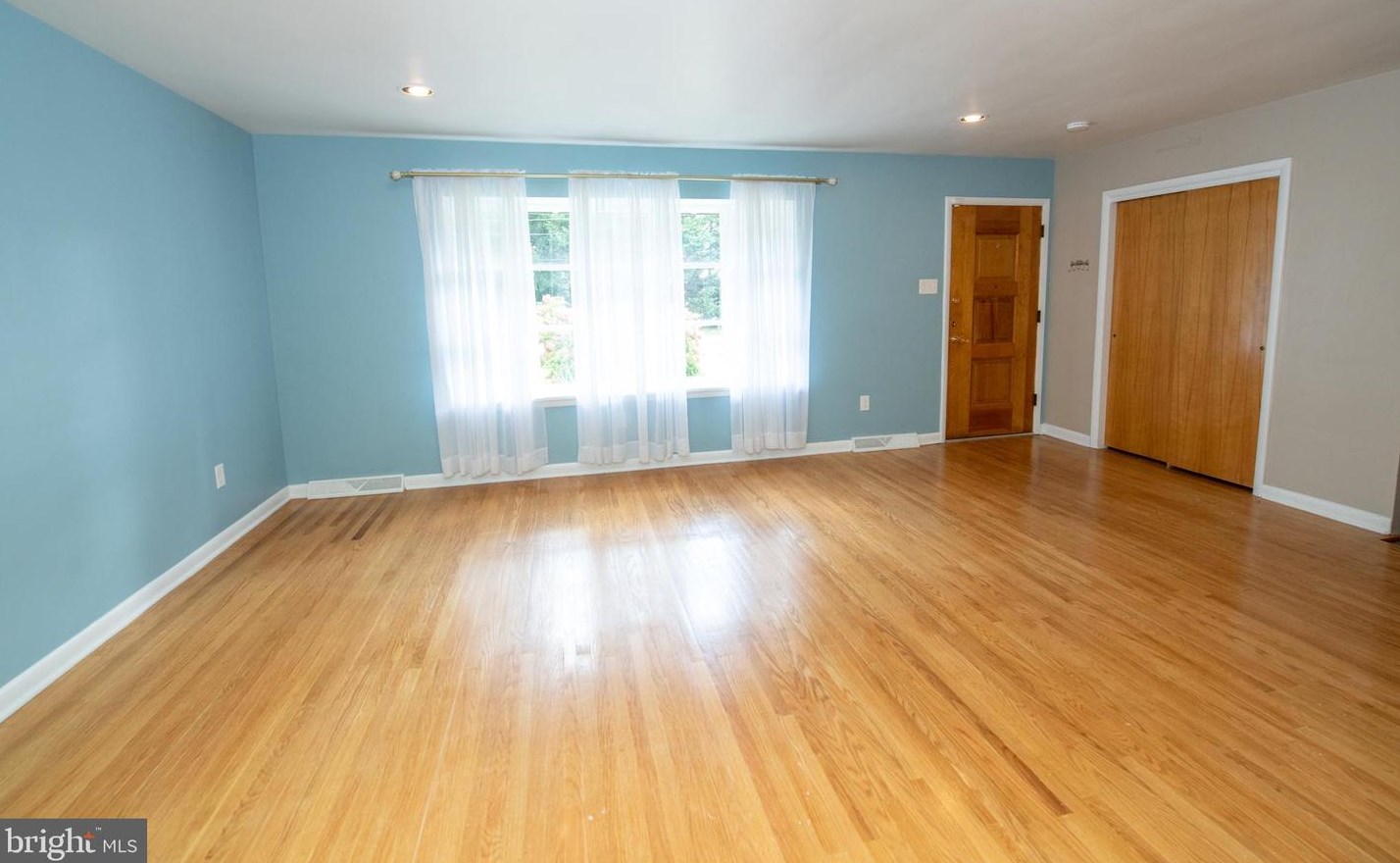 109 Twining Rd, Oreland PA  19075-1105 exterior