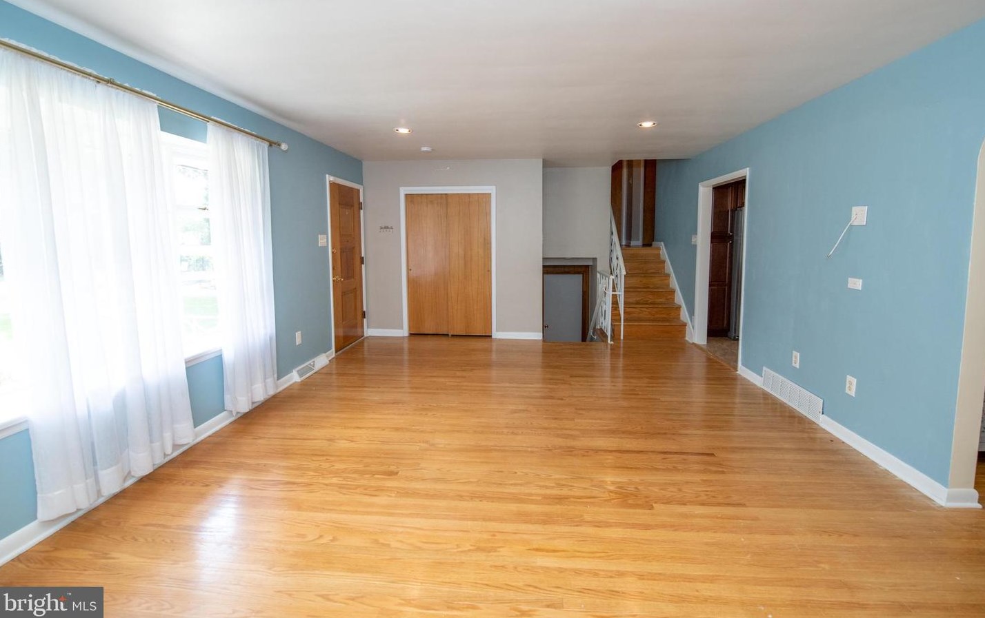 109 Twining Rd, Oreland PA  19075-1105 exterior