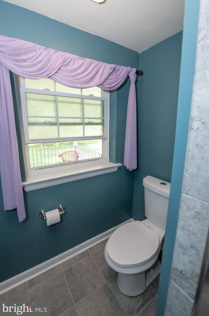 109 Twining Rd, Oreland PA  19075-1105 exterior