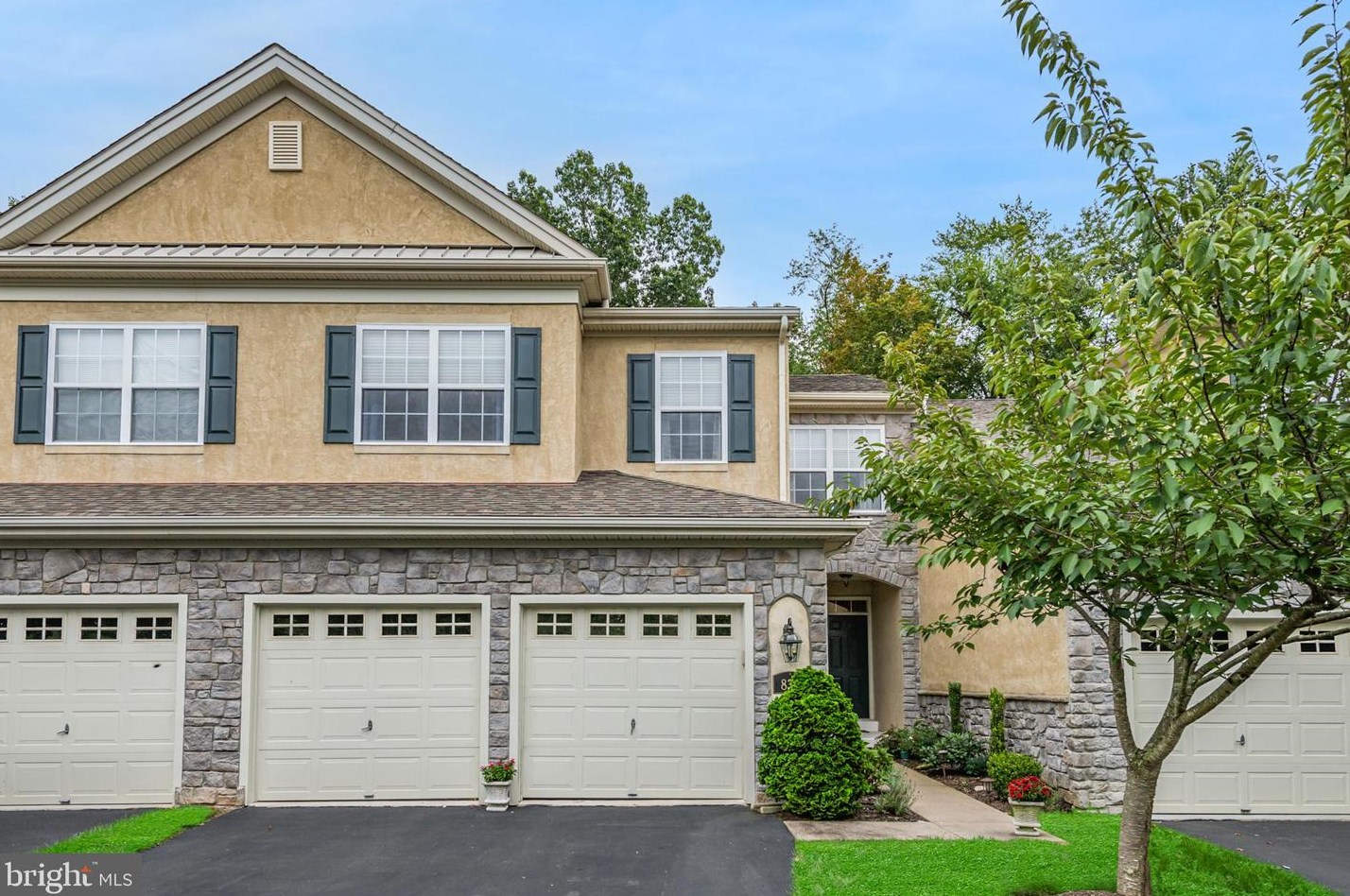 837 Creekview Dr, Blue Bell, PA 19422