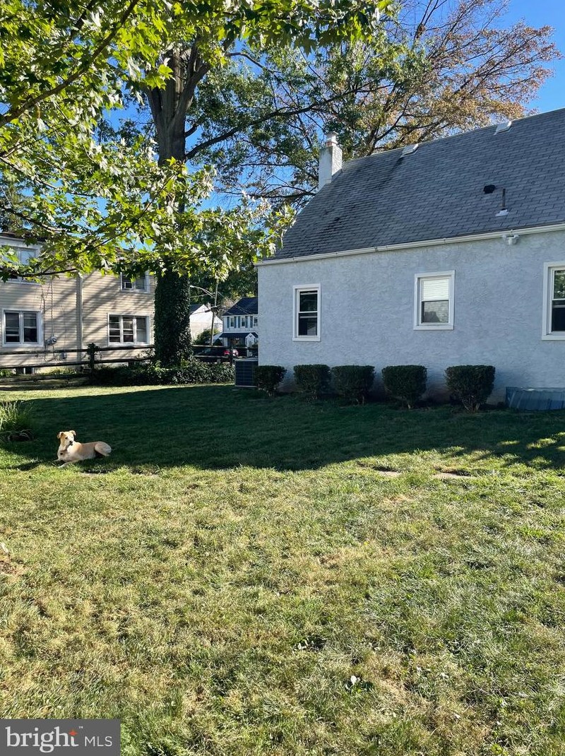 207 Wayne Ave, Hatfield PA  19440-2949 exterior