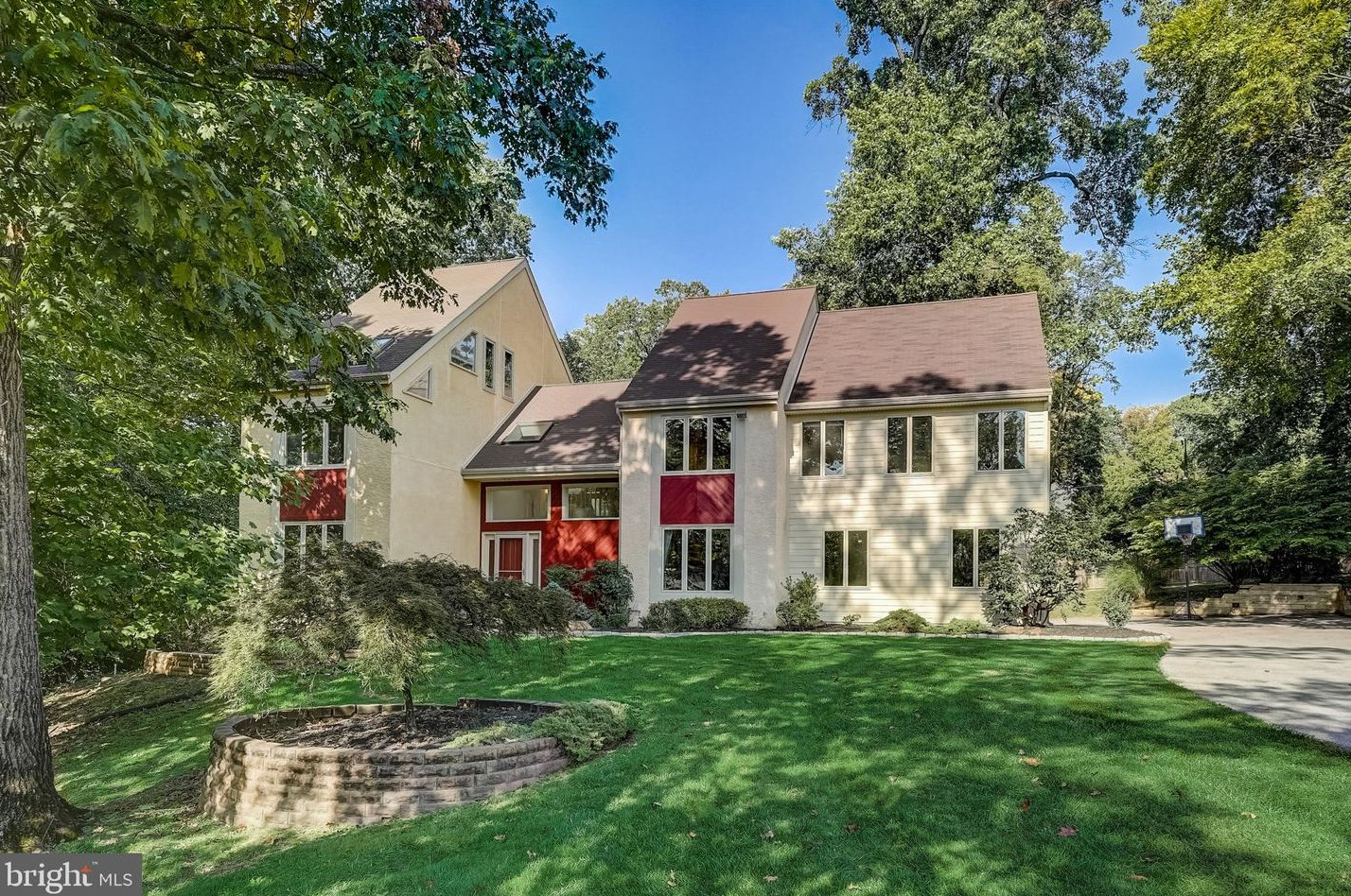 936 Honeysuckle Ln, Penn Wynne, PA 19096-1667