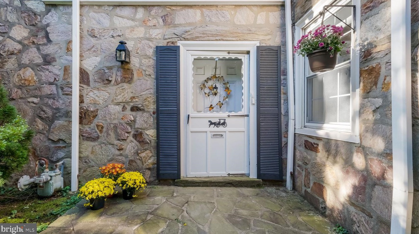 10 Township Line Rd, Meadowbrook, PA 19046-3917