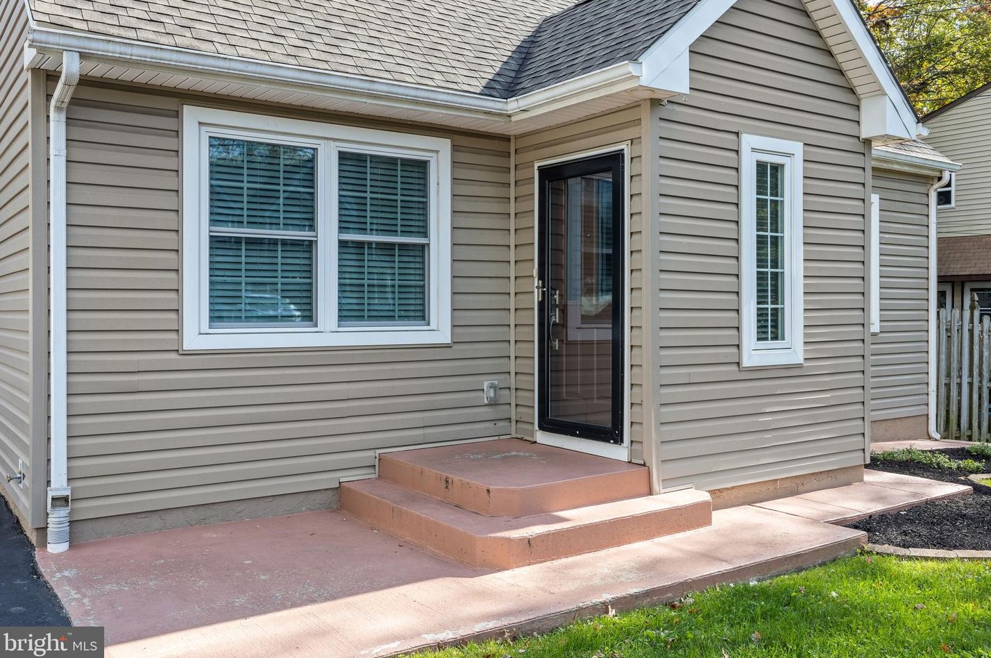 323 Olive Ave, Horsham, PA 19044