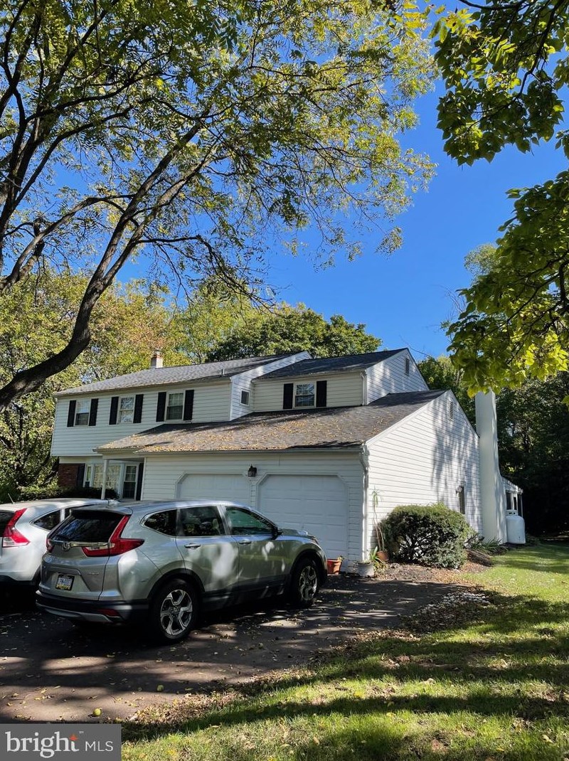 957 Powderhorn Dr, Lansdale, PA 19446
