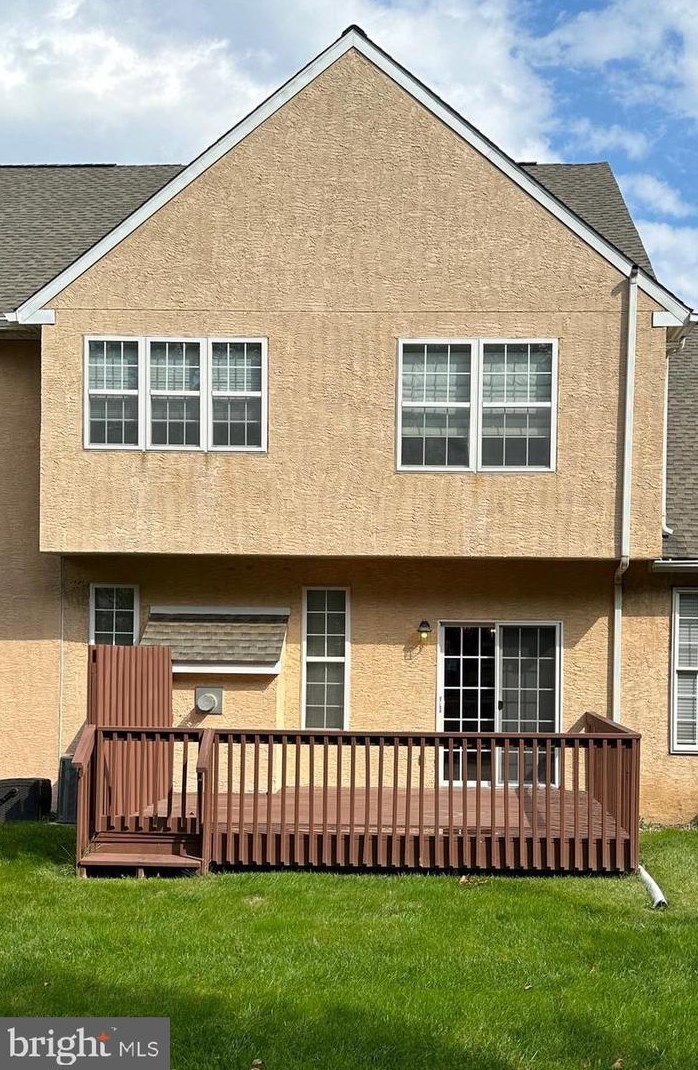 76 Wheatsheaf Ln, Norristown, PA 19403