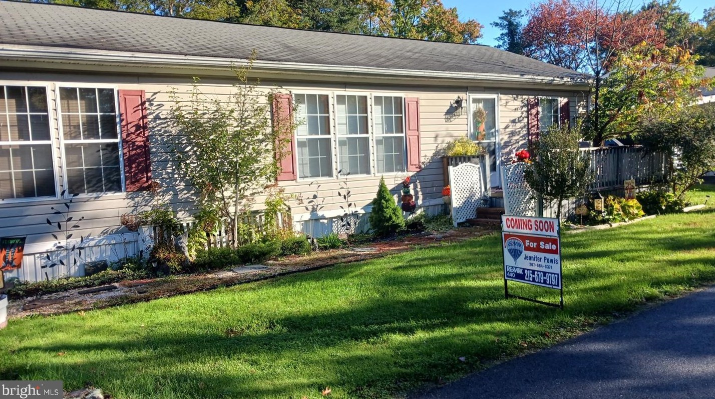 334 Cedar Dr, Green Lane, PA 18054-2003
