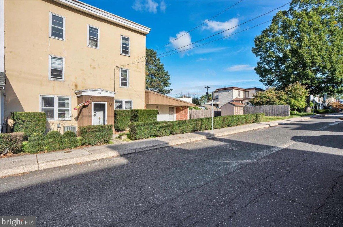 304 Montgomery Ave, North Wales, PA 19454-2950