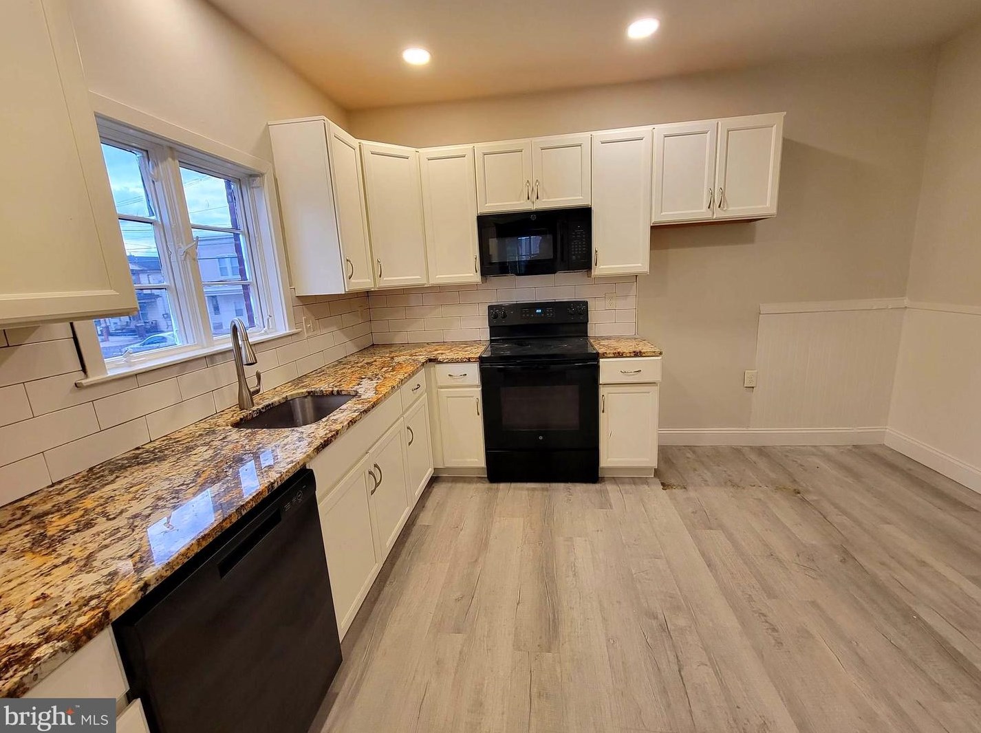 4 E 4th St #3, Pottstown, PA 19464