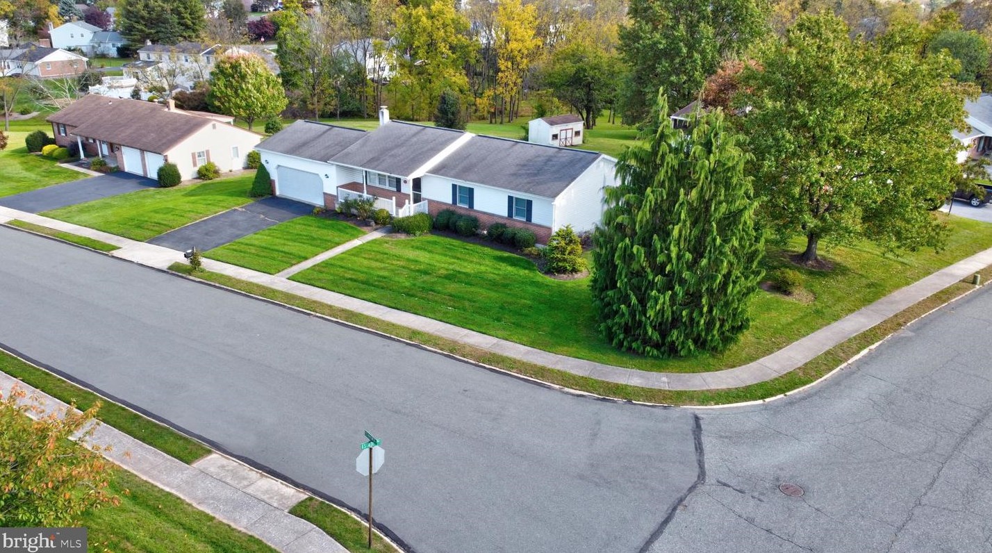 173 Eisenhower Dr, Spangsville, PA 19512-2222
