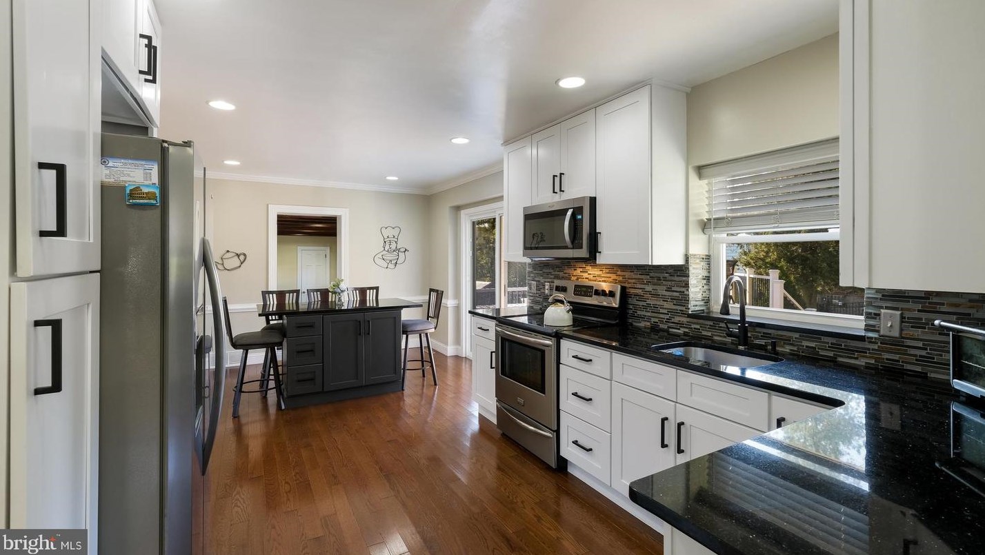 566 Anne St, Huntingdon Valley, PA 19006