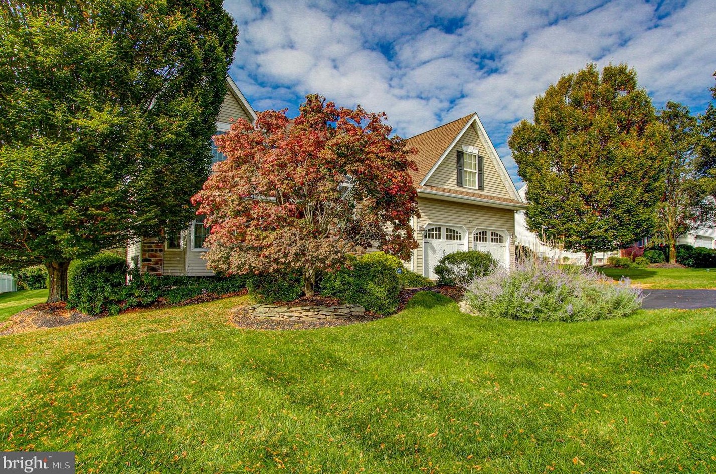 203 Overlook Dr, Collegeville, PA 19473