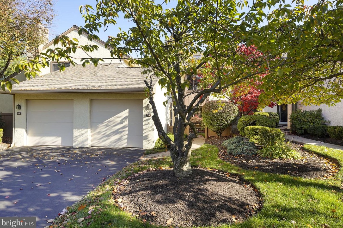 37 Highgate Ln, Blue Bell, PA 19422