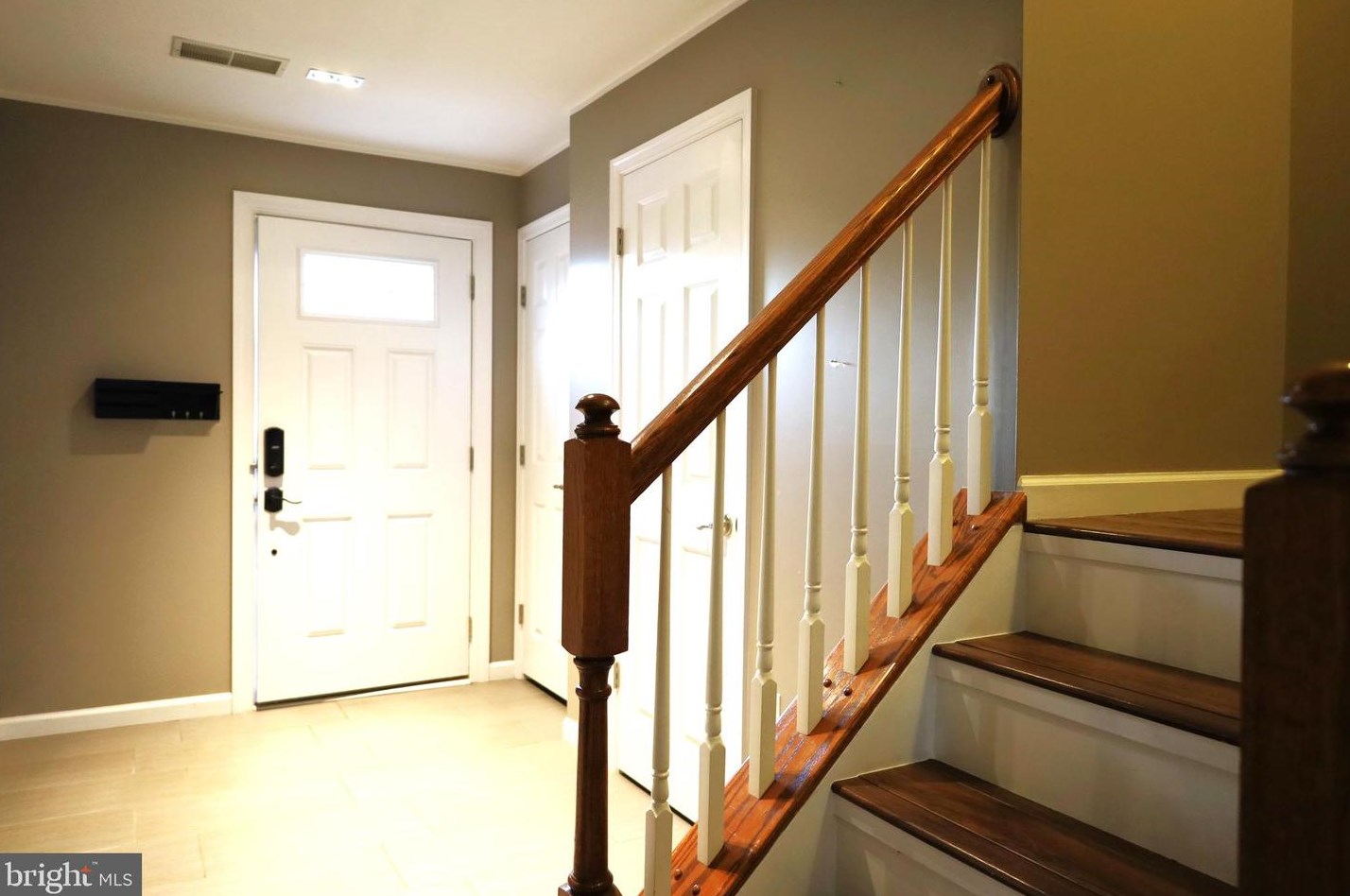 302 Susan Cir, North Wales PA  19454-1407 exterior