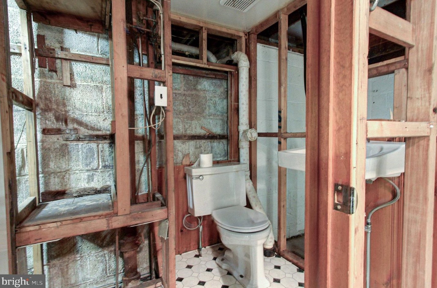 2433 Fairhill Ave, Ardsley PA  19038-3519 exterior