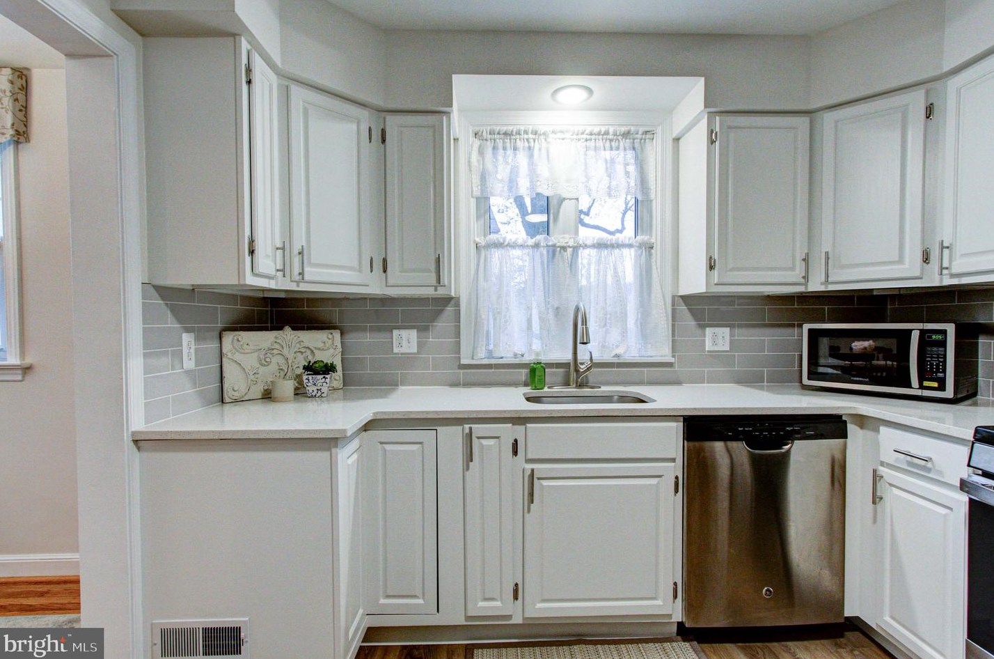 2433 Fairhill Ave, Ardsley PA  19038-3519 exterior