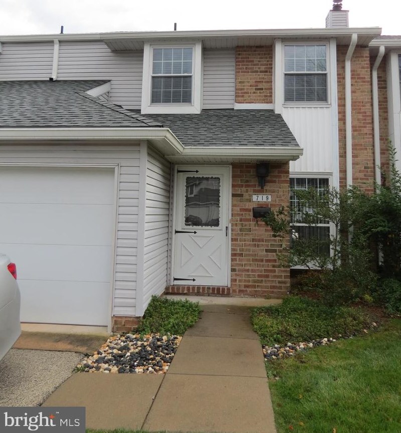 719 Springhouse Ct, Lansdale, PA 19446