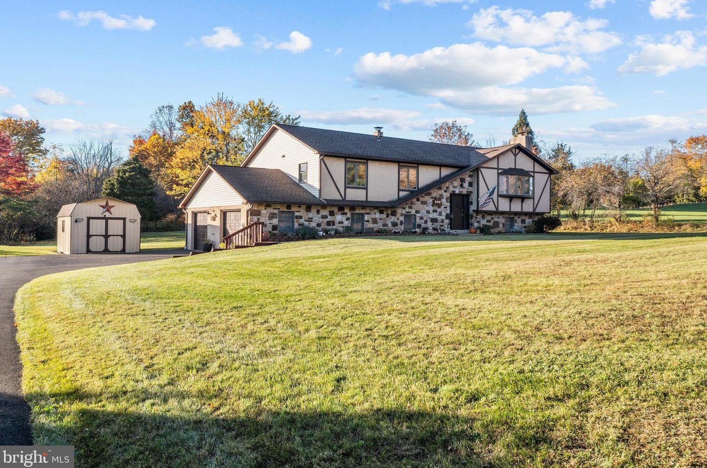 520 Hoffman Rd, Harleysville, PA 19438