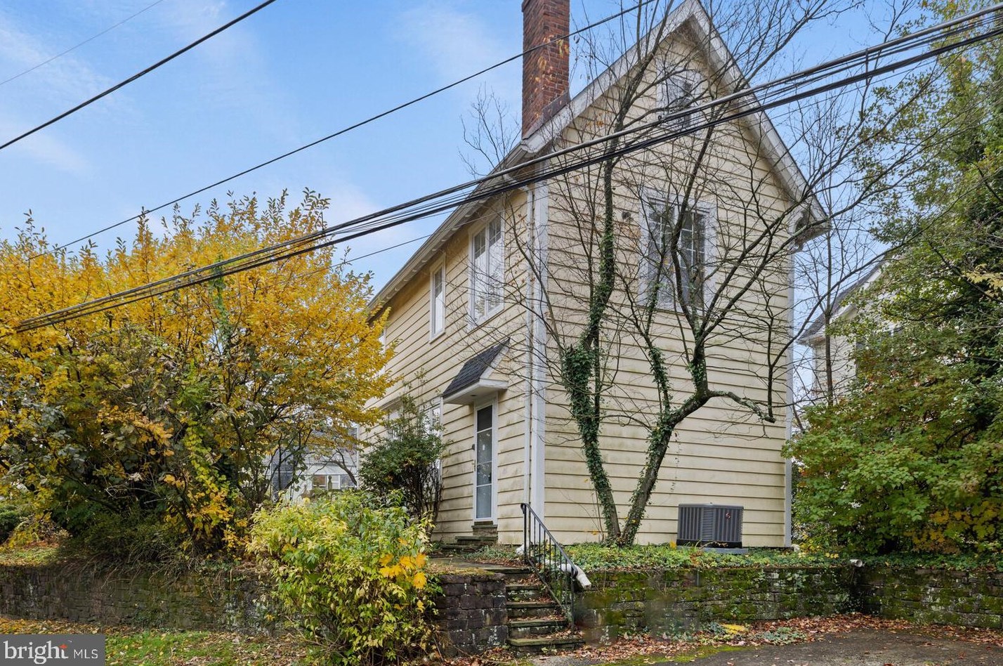 32 N Buck Ln, Haverford, PA 19041