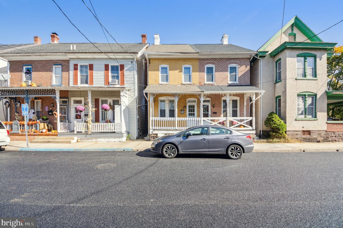 329 Jefferson St, East Greenville, PA 18041-1626