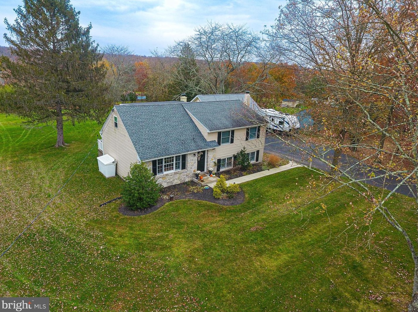 3 Colonial Dr, Perkiomenville, PA 18074