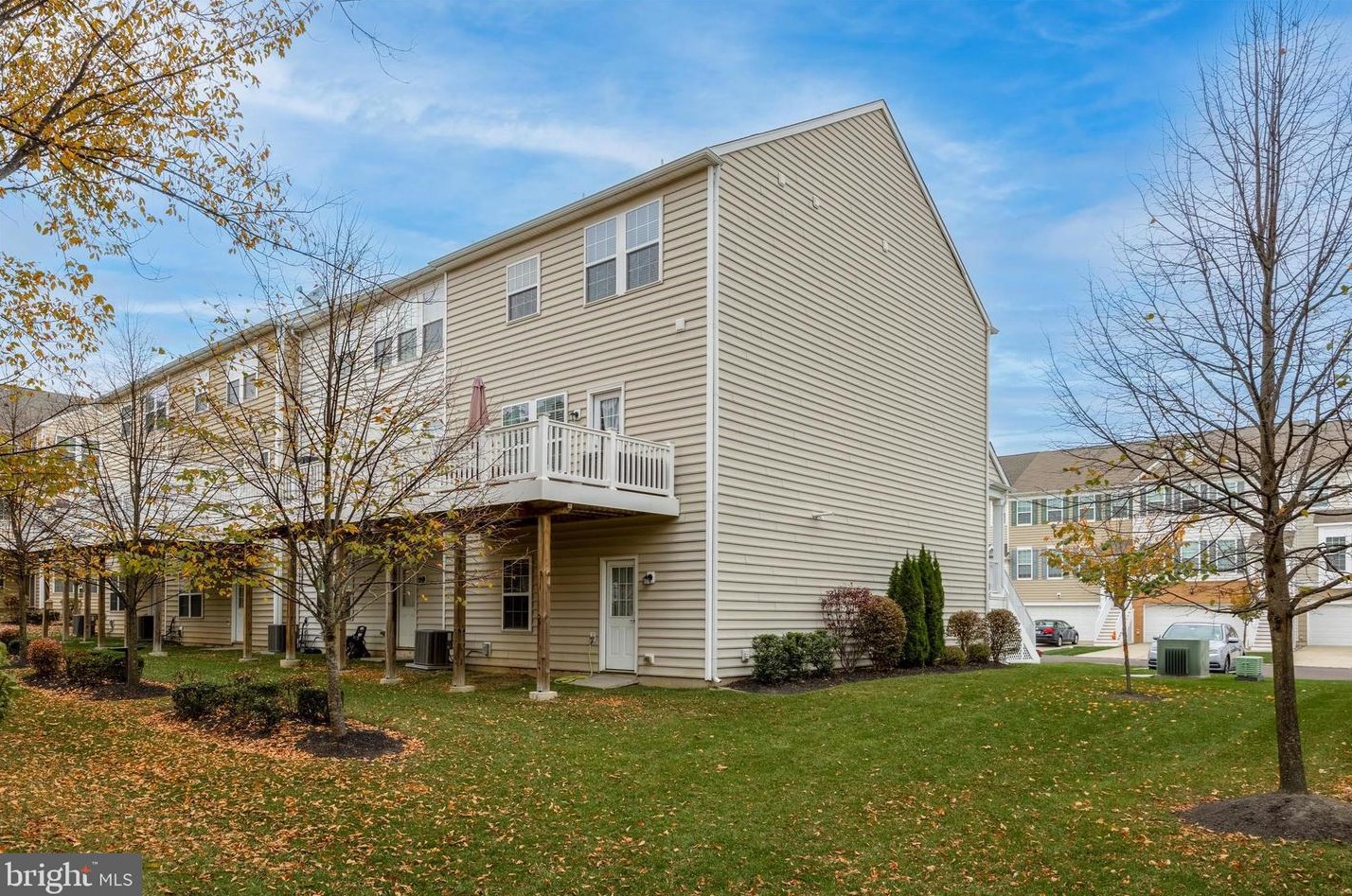 406 Ellison Dr, North Wales PA  19454-1537 exterior