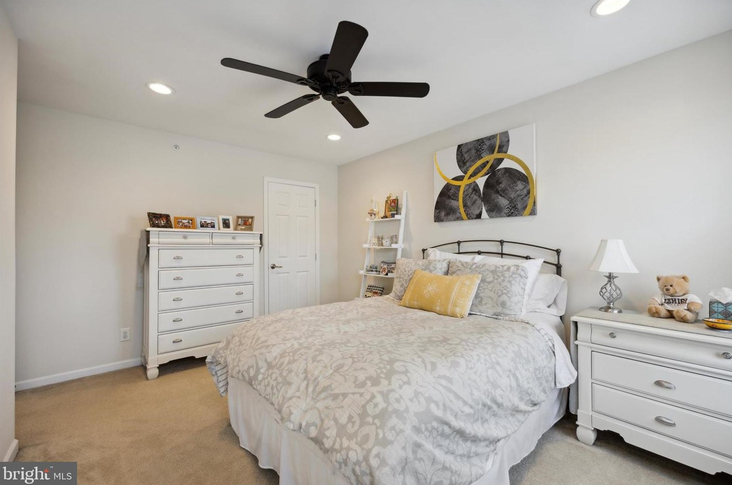 406 Ellison Dr, North Wales PA  19454-1537 exterior