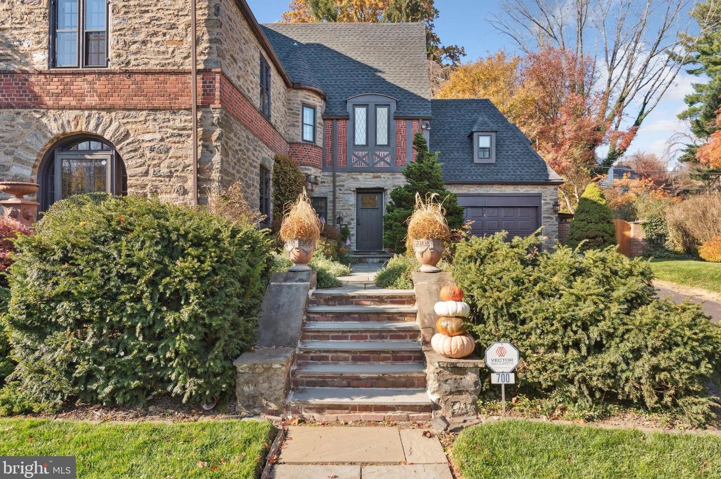 700 Wyndale Rd, Meadowbrook, PA 19046-1552