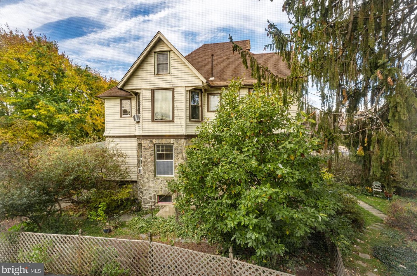 212 Forrest Ave, Penn Valley, PA 19072-1805