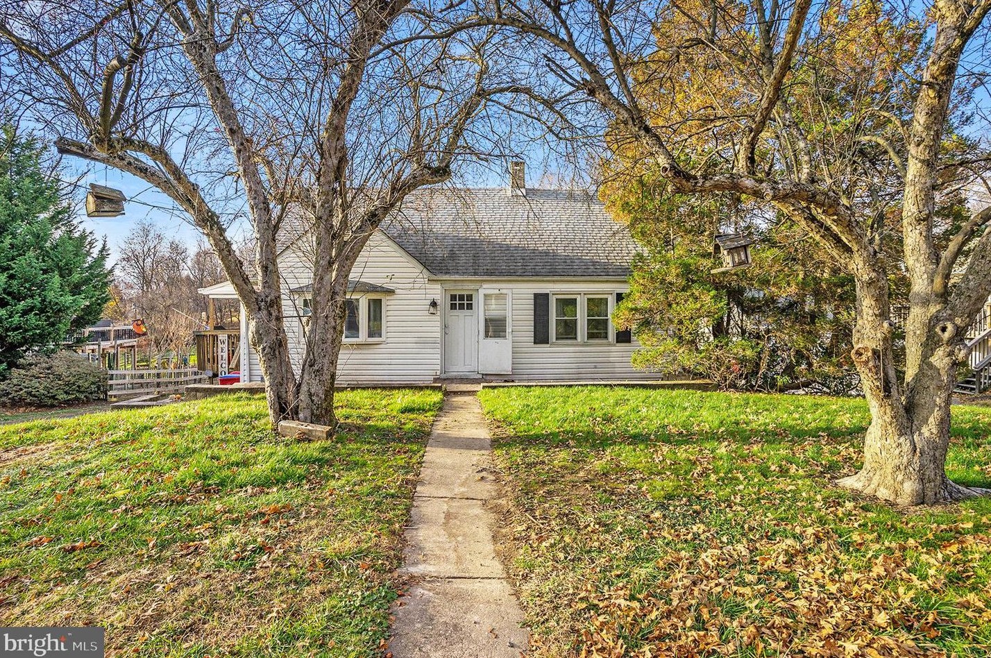 19 Church Rd, Norristown, PA 19403-1103