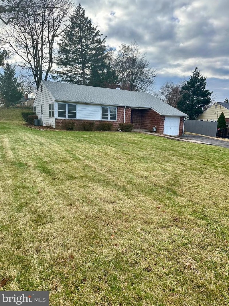 1014 Heather Rd, Oreland, PA 19075-2306