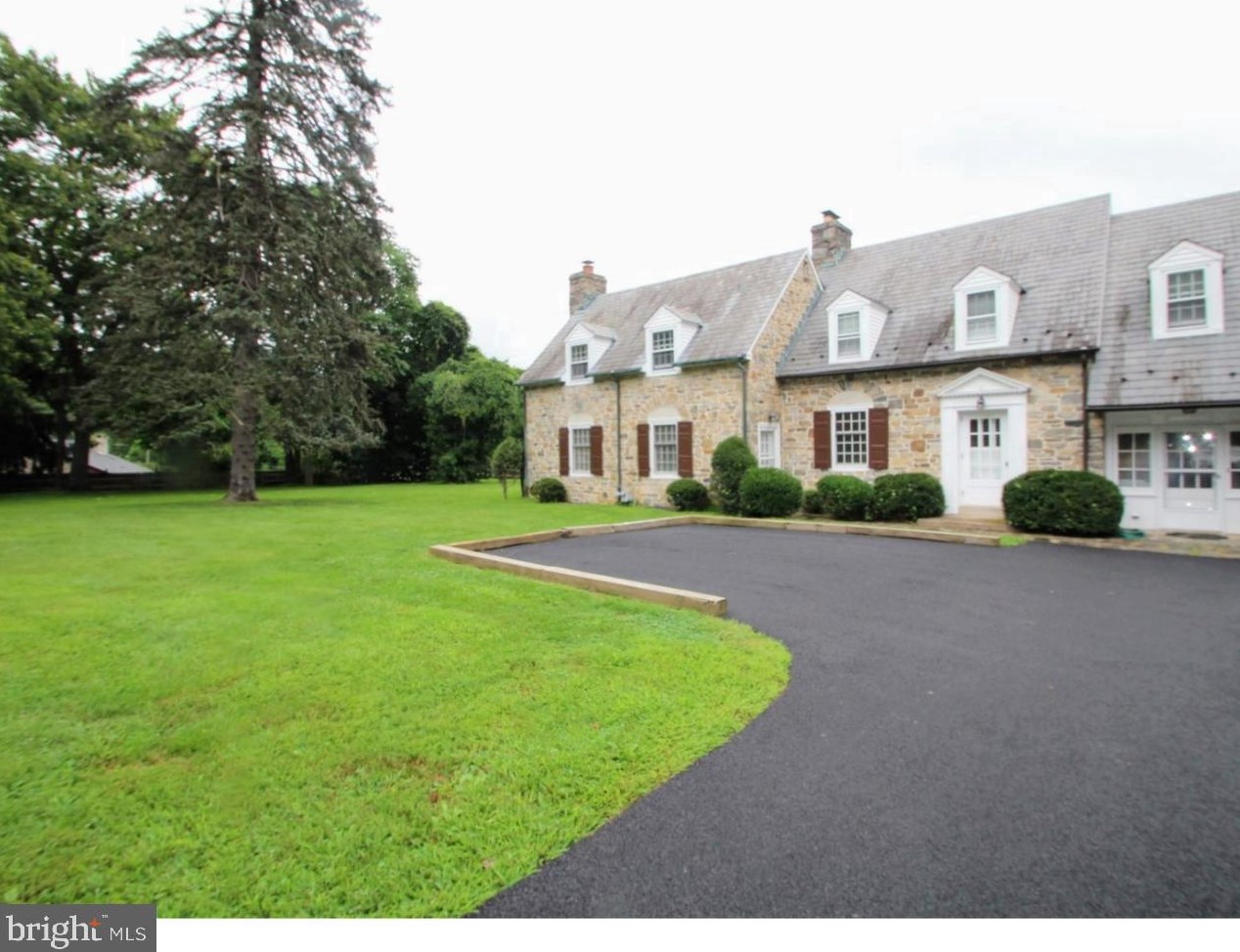 2325 Valley Rd, Huntingdon Valley, PA 19006