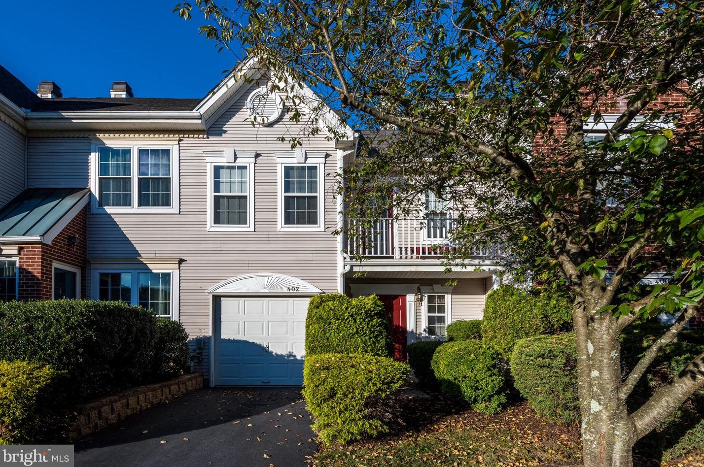 402 Aqueduct Dr, North Wales, PA 19454