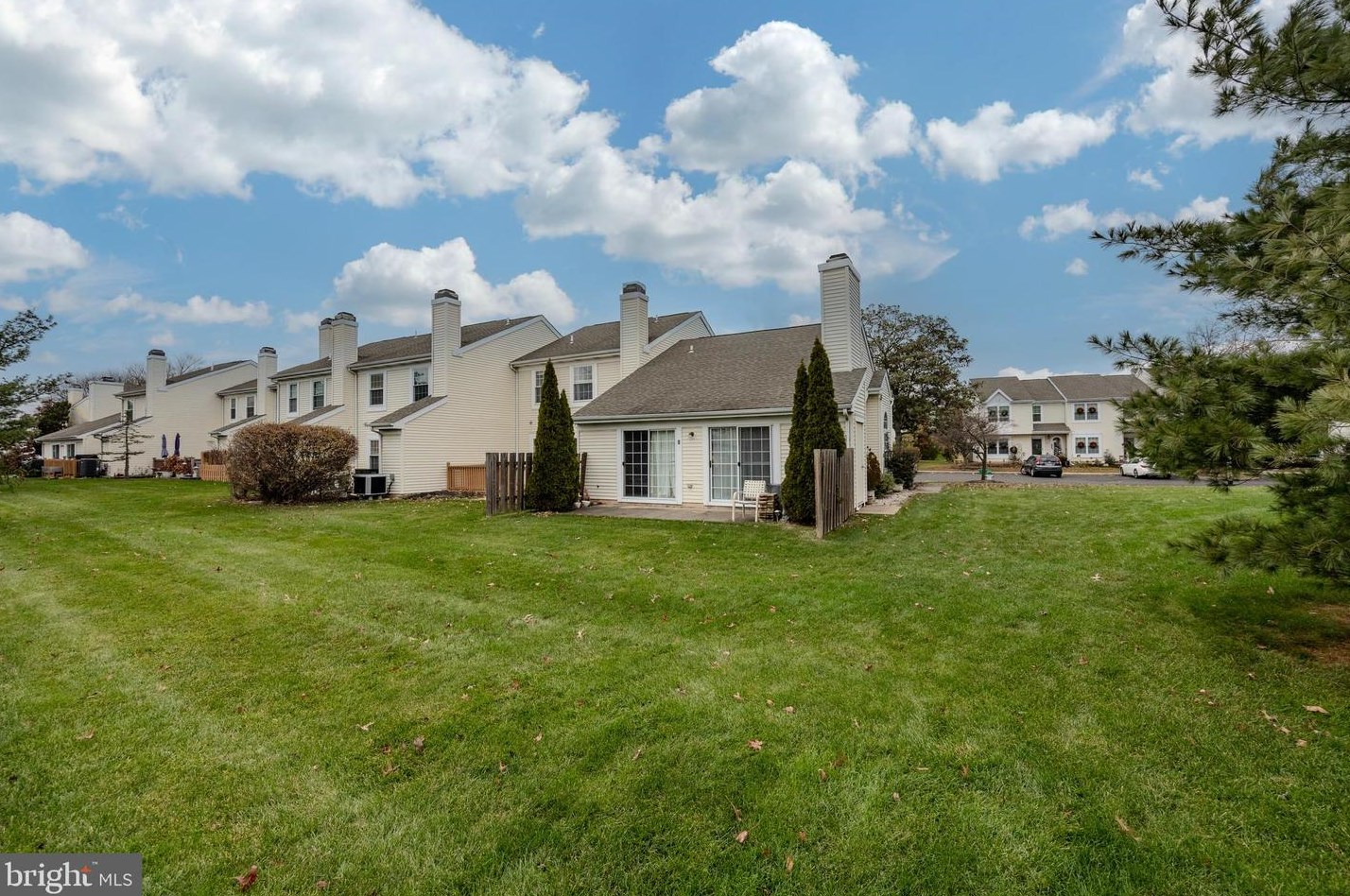 6000 Rolling Hl Dr, North Wales PA 19454-3756 exterior