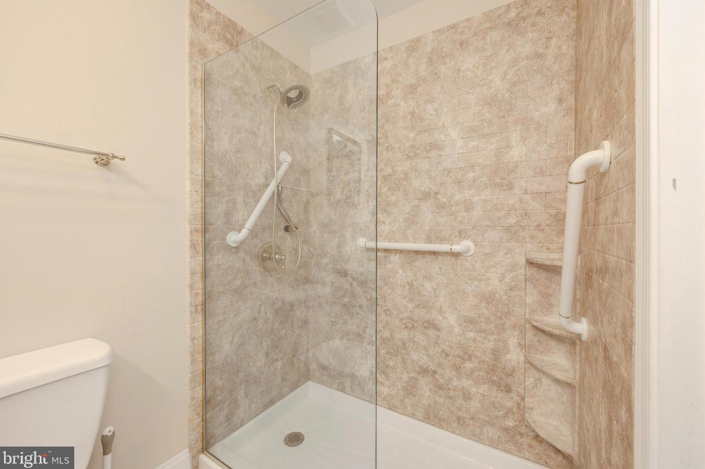 6000 Rolling Hl Dr, North Wales PA 19454-3756 exterior