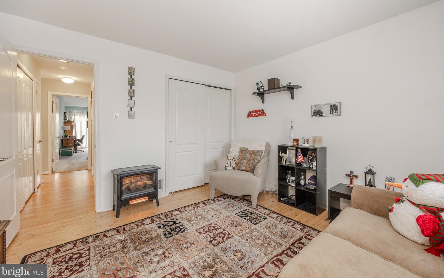 6000 Rolling Hl Dr, North Wales PA 19454-3756 exterior