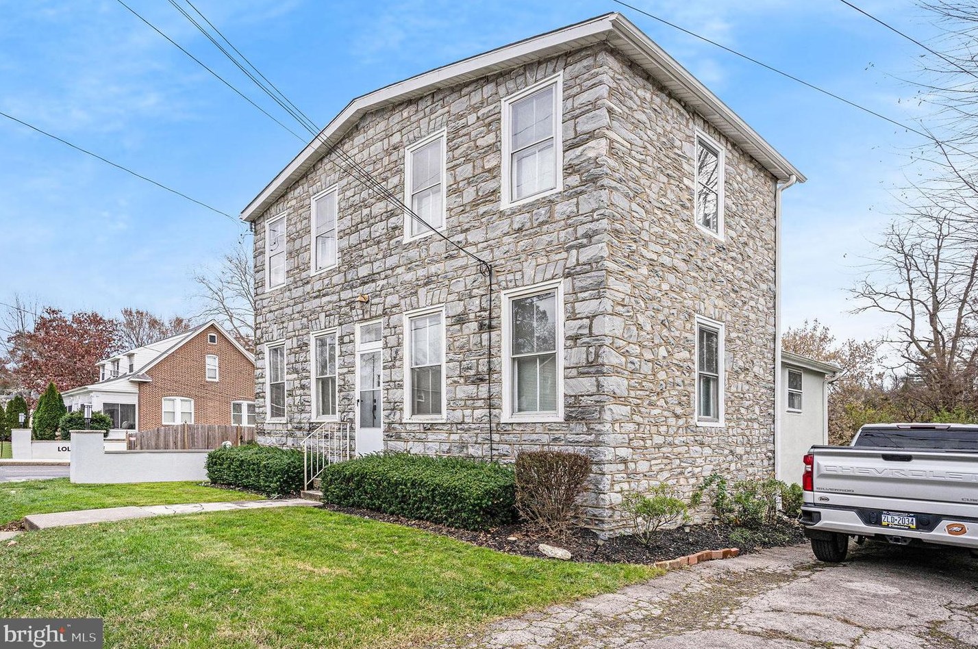 18 Haws Ln, Flourtown, PA 19031-2035