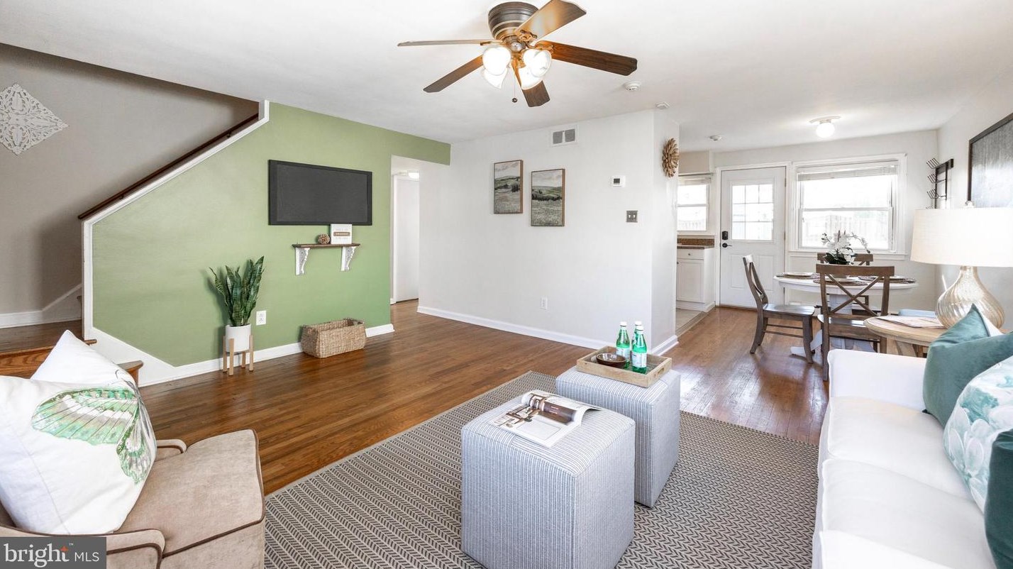 14 Oxford Cir, Norristown PA  19403-2939 exterior