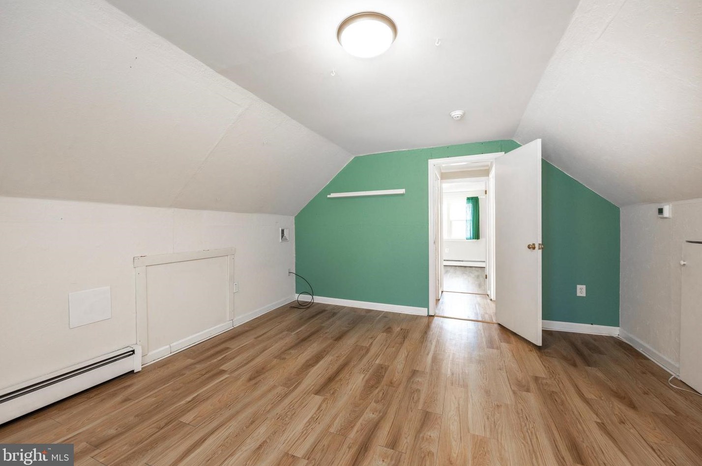 14 Oxford Cir, Norristown PA  19403-2939 exterior
