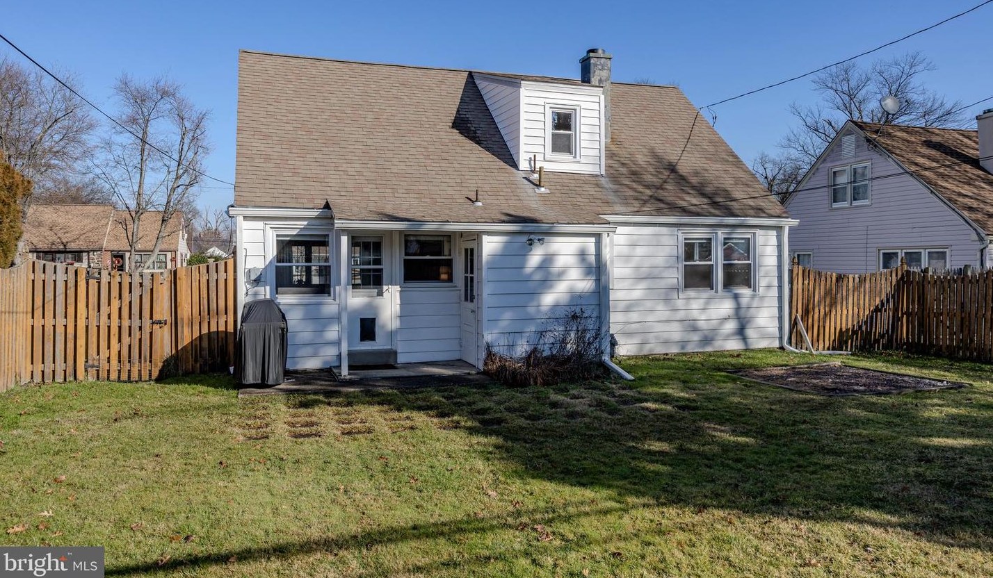 14 Oxford Cir, Norristown PA  19403-2939 exterior