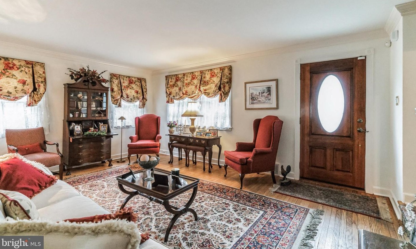 306 Oreland Mill Rd, Oreland, PA 19075-1605