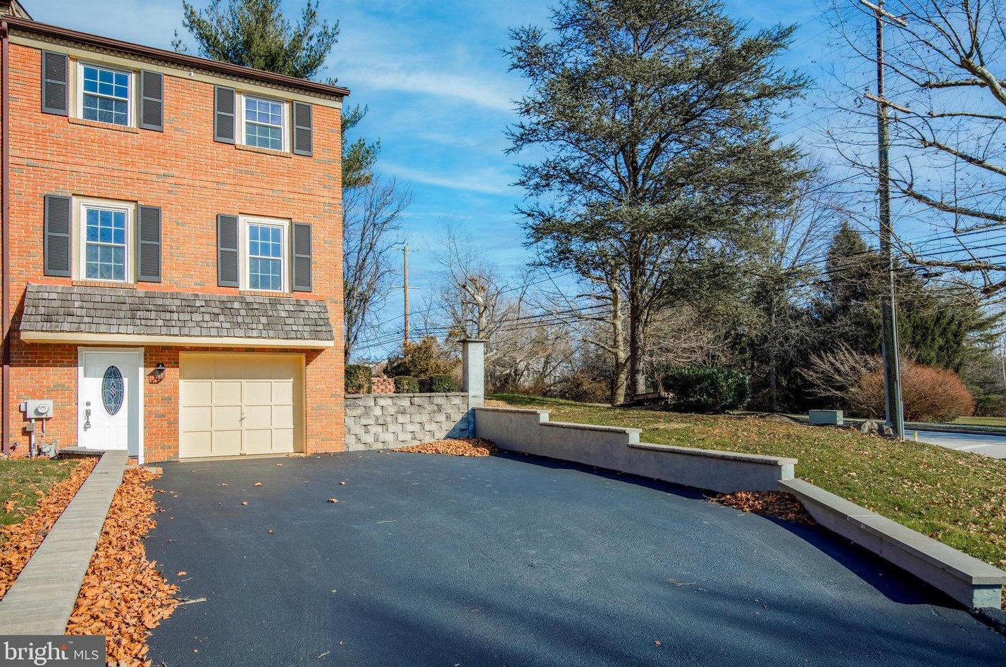 400 Saw Mill Ct, Norristown, PA 19401